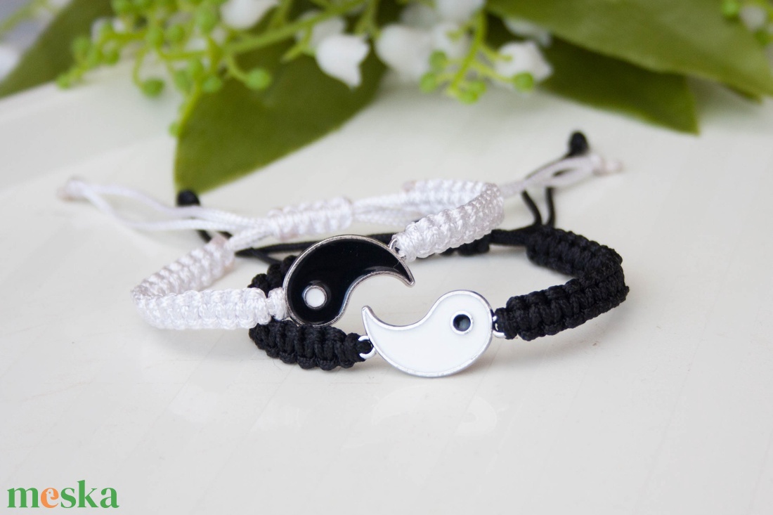 Páros karkötő pároknak, barátoknak, fonott makramé karkötő - Jin yang fekete/fehér - ékszer - karkötő - fonott karkötő - Meska.hu