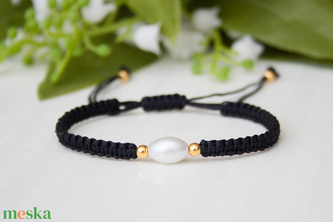 Fonott makramé karkötő - Gyöngyökkel fekete - ékszer - karkötő - fonott karkötő - Meska.hu