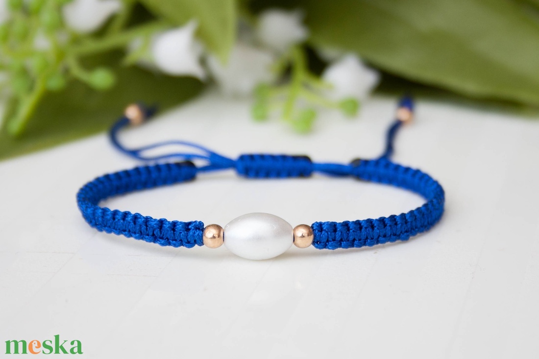 Fonott makramé karkötő - Gyöngyökkel sötétkék - ékszer - karkötő - fonott karkötő - Meska.hu