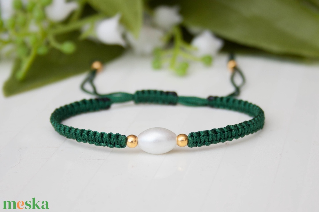 Fonott makramé karkötő - Gyöngyökkel sötétzöld - ékszer - karkötő - fonott karkötő - Meska.hu