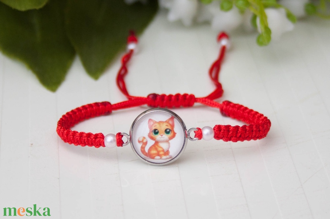 Fonott makramé karkötő gyerekeknek - Cicás piros - ékszer - karkötő - fonott karkötő - Meska.hu