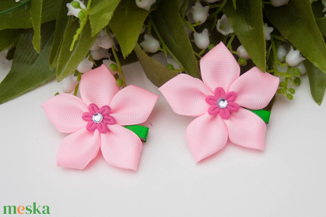 Virág formájú hajcsat  - Világos rózsaszín - ruha & divat - hajdísz & hajcsat - hajcsat & hajtű - Meska.hu