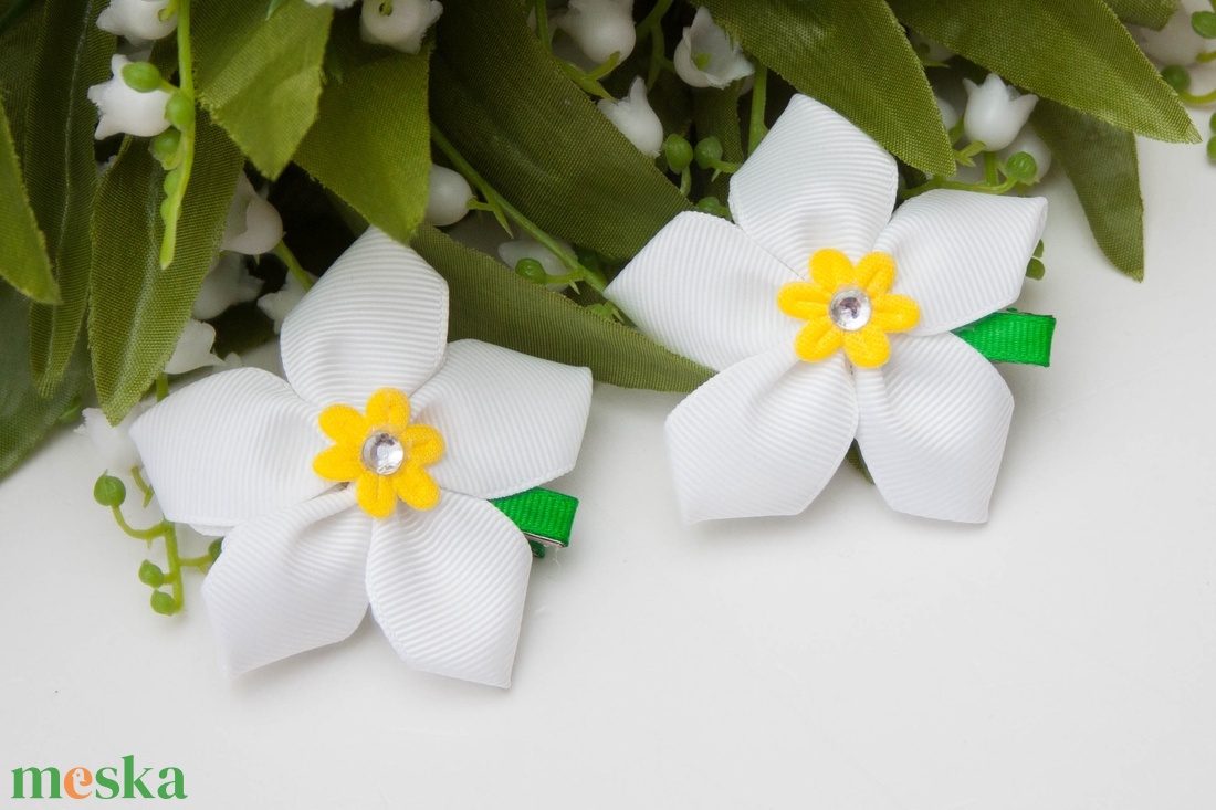 Virág formájú hajcsat  - Fehér - ruha & divat - hajdísz & hajcsat - hajcsat & hajtű - Meska.hu