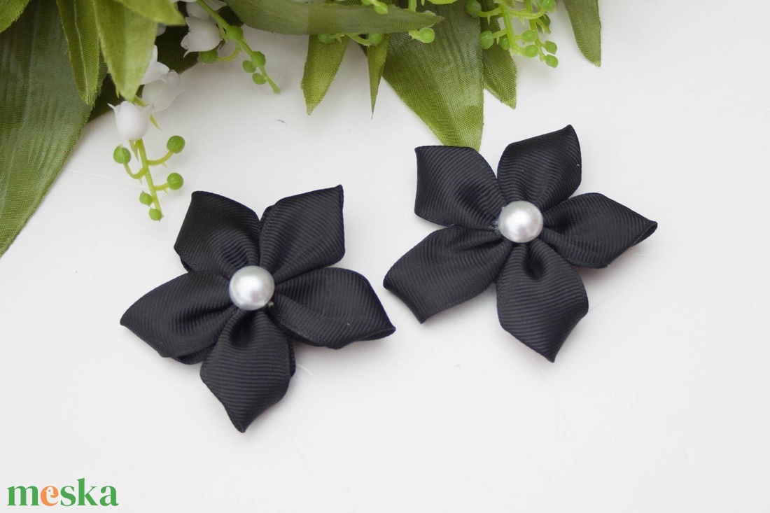 Virág formájú hajcsat - Fekete - ruha & divat - hajdísz & hajcsat - hajcsat & hajtű - Meska.hu