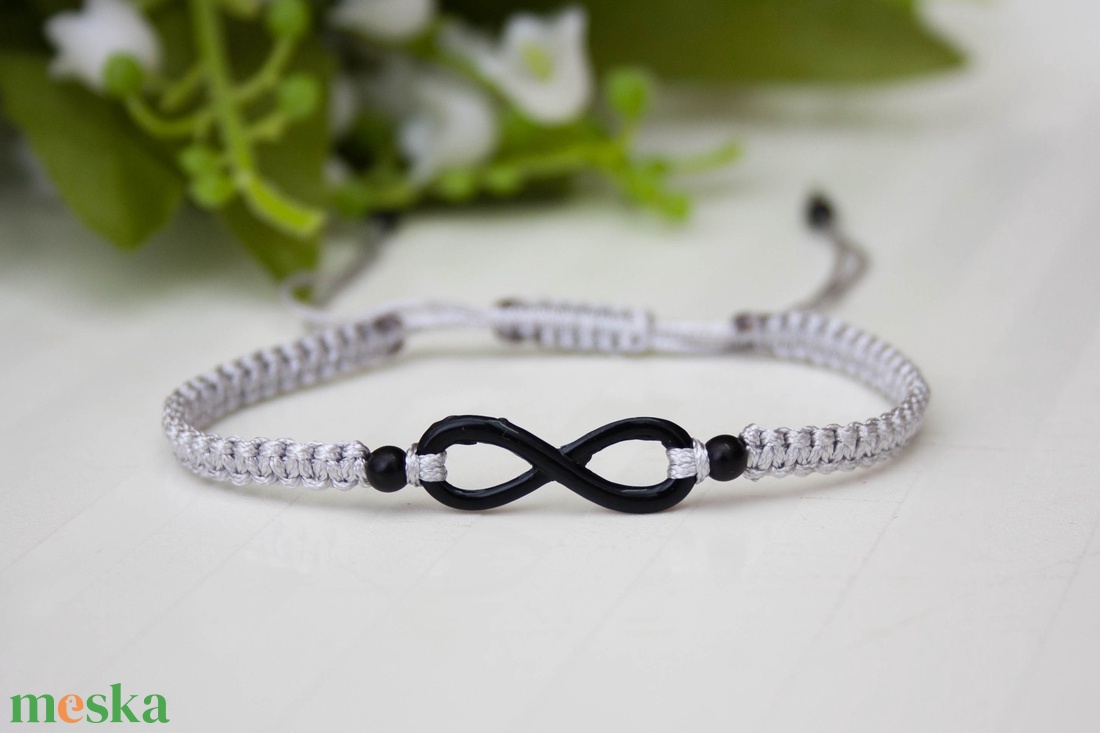 Makramé karkötő - Végtelen szürke - ékszer - karkötő - fonott karkötő - Meska.hu