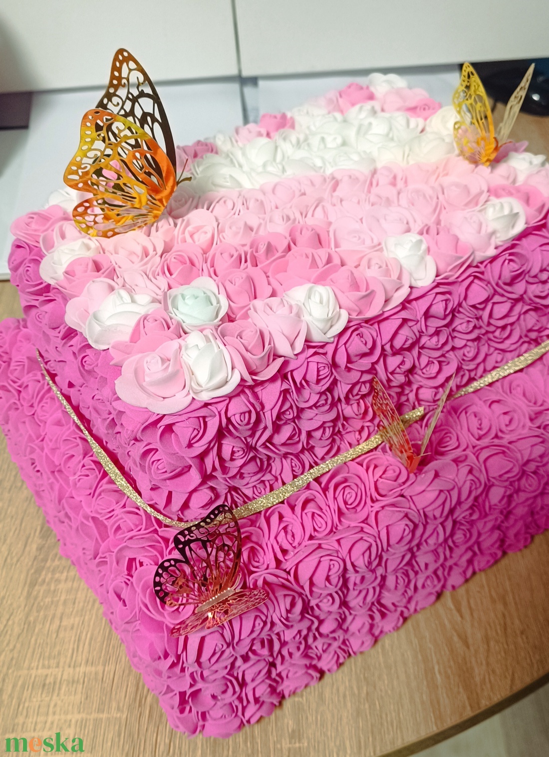 Kézzel készült rózsatorta ajándékdoboz pillangókkal (örök virág) - otthon & életmód - papír, írószer - ajándékozás kellékei - papírtorta - Meska.hu
