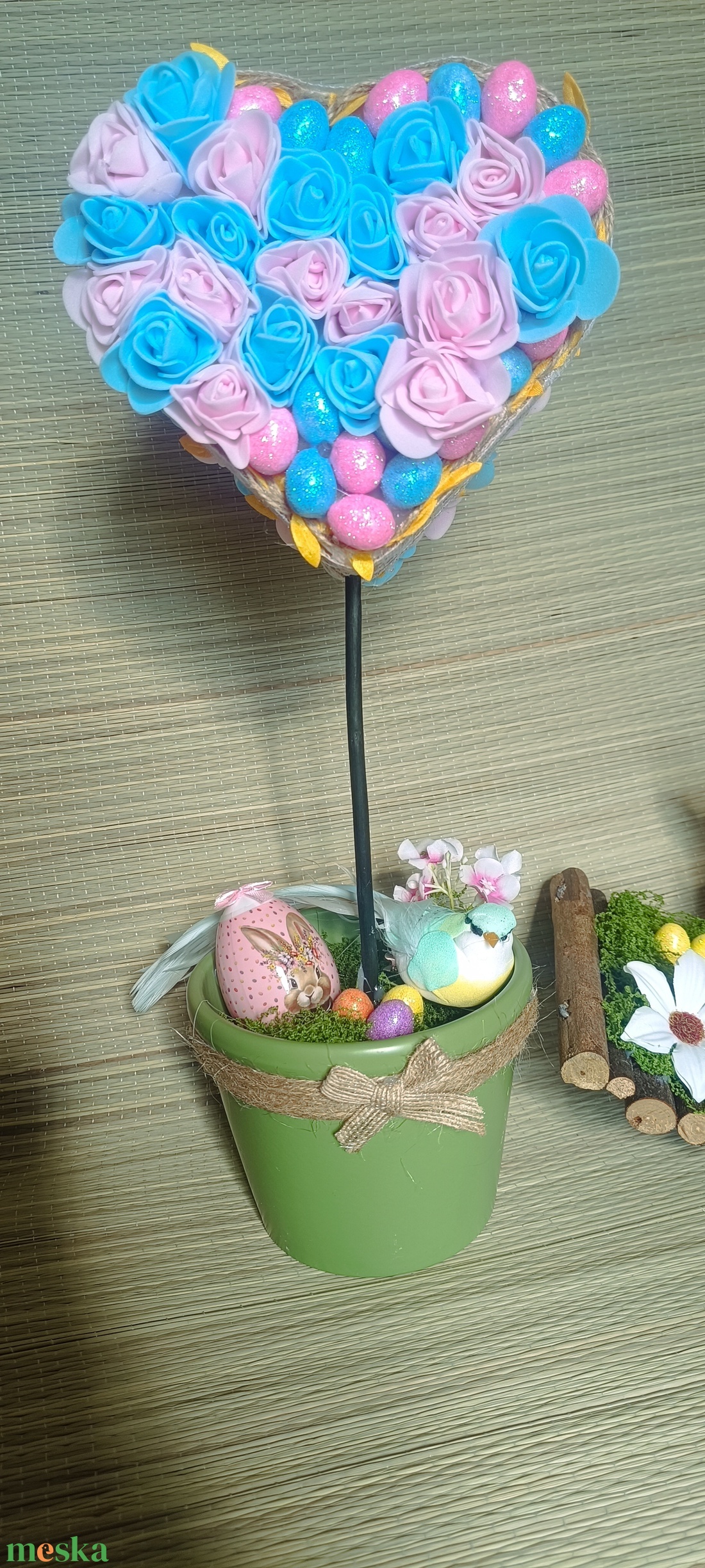 Egy csipetnyi tavasz � Kézzel készült szív alakú tavaszi asztaldísz - ünnepi díszek, dekorációk - húsvéti díszek és dekorációk - húsvéti asztaldíszek - Meska.hu