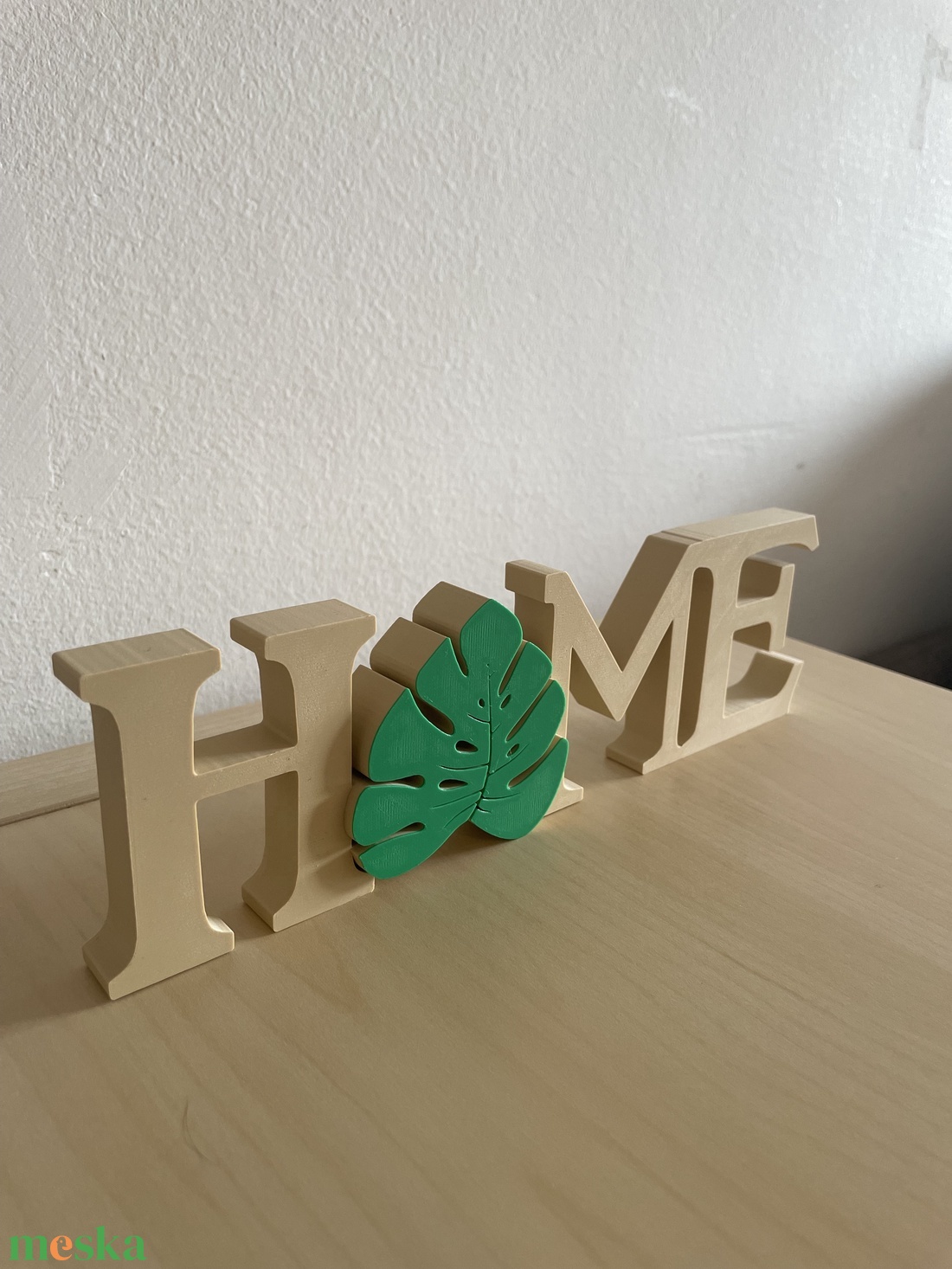 HOME felirat Monstera levél dekorációval - otthon & életmód - dekoráció - asztal és polc dekoráció - asztaldísz - Meska.hu HOME felirat Monstera levél dekorációval - otthon & életmód - dekoráció - asztal és polc dekoráció - asztaldísz - Meska.hu