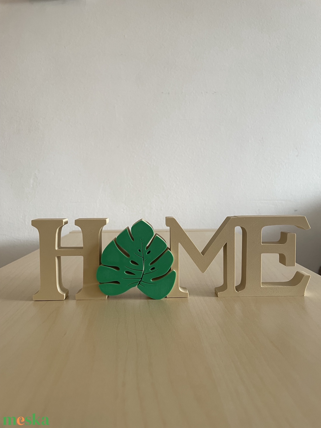 HOME felirat Monstera levél dekorációval - otthon & életmód - dekoráció - asztal és polc dekoráció - asztaldísz - Meska.hu HOME felirat Monstera levél dekorációval - otthon & életmód - dekoráció - asztal és polc dekoráció - asztaldísz - Meska.hu