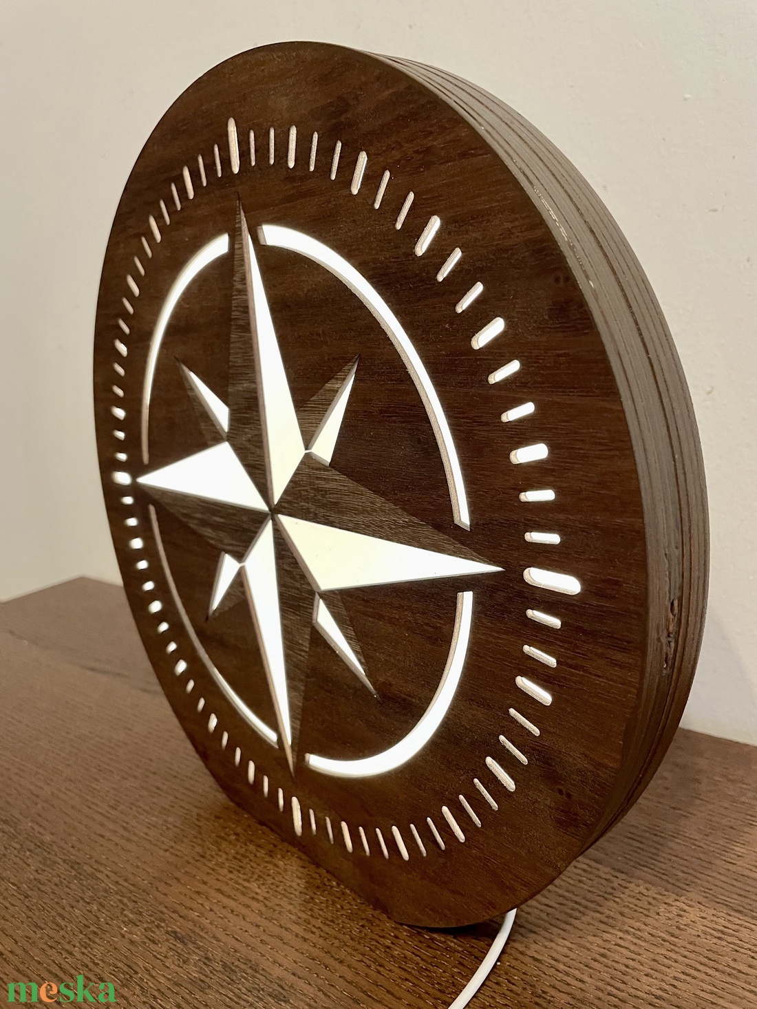 Iránytű  Lézervágott fa lámpa iránytű mintával, fehér LED világítással és fényerőszabályzós kapcsolóval - otthon & életmód - lámpa - hangulatlámpa - Meska.hu