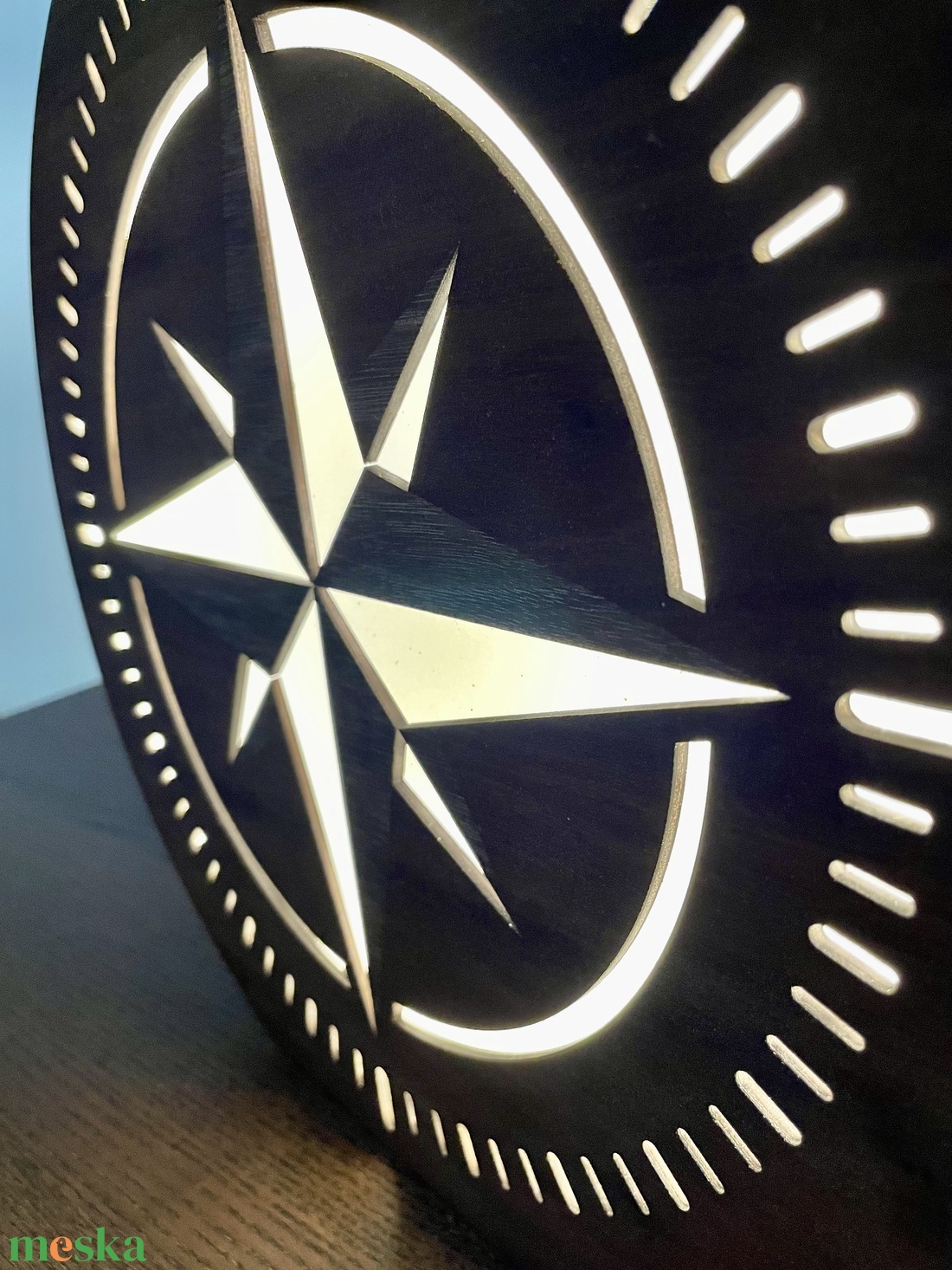 Iránytű  Lézervágott fa lámpa iránytű mintával, fehér LED világítással és fényerőszabályzós kapcsolóval - otthon & életmód - lámpa - hangulatlámpa - Meska.hu