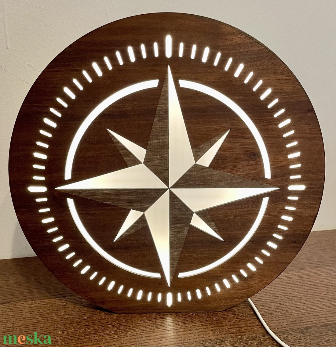Iránytű  Lézervágott fa lámpa iránytű mintával, fehér LED világítással és fényerőszabályzós kapcsolóval - otthon & életmód - lámpa - hangulatlámpa - Meska.hu