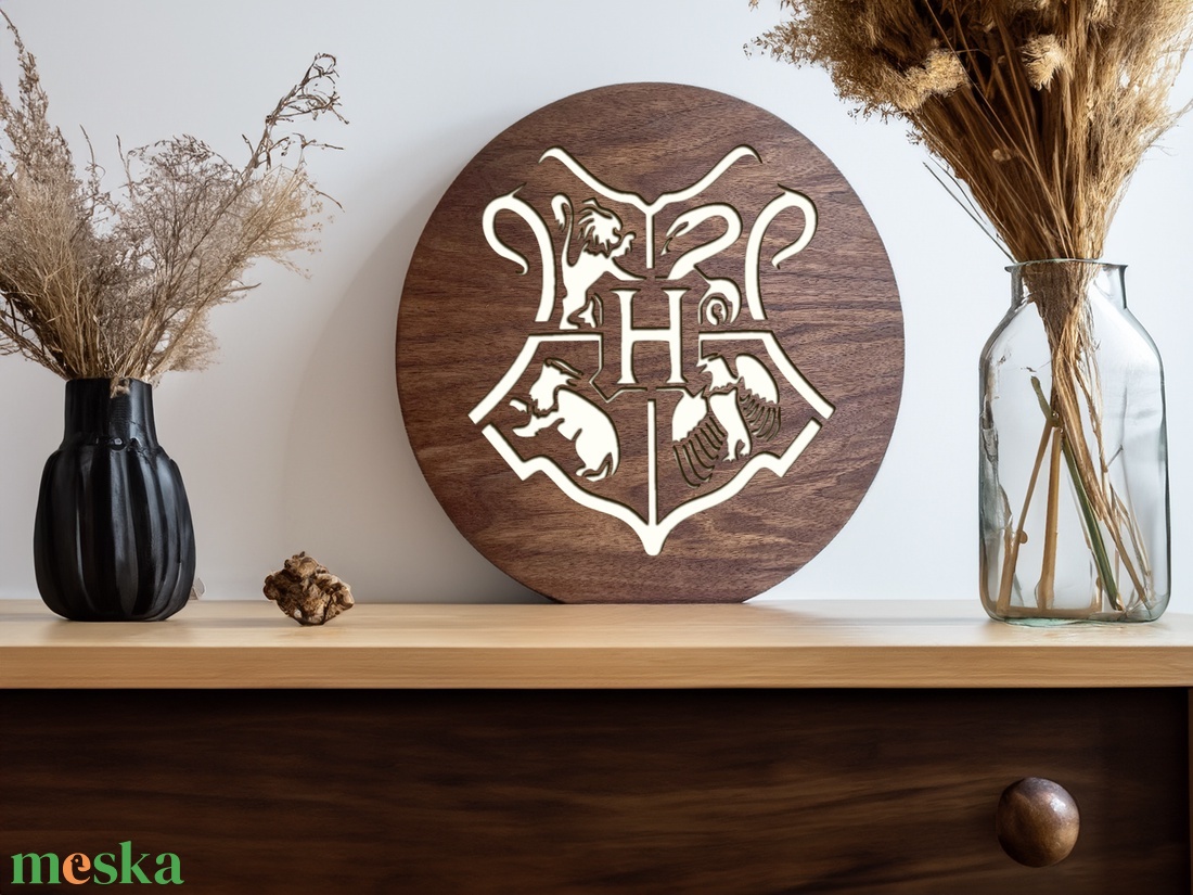 Roxfort címer - Lézervágott fa lámpa Harry Potter minta, fehér LED világítással és fényerőszabályzós kapcsolóval akciós termékkép 1