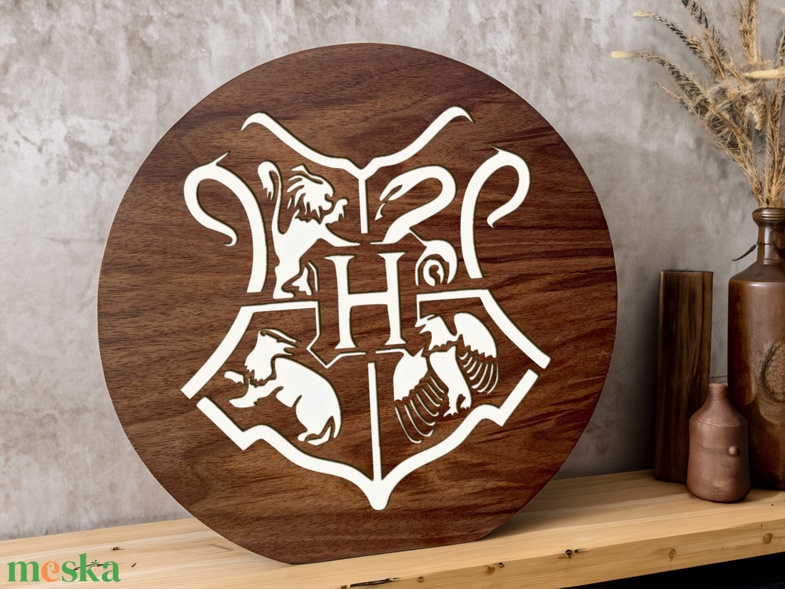 Roxfort címer - Lézervágott fa lámpa Harry Potter minta, fehér LED világítással és fényerőszabályzós kapcsolóval - otthon & életmód - lámpa - hangulatlámpa - Meska.hu Roxfort címer - Lézervágott fa lámpa Harry Potter minta, fehér LED világítással és fényerőszabályzós kapcsolóval - otthon & életmód - lámpa - hangulatlámpa - Meska.hu