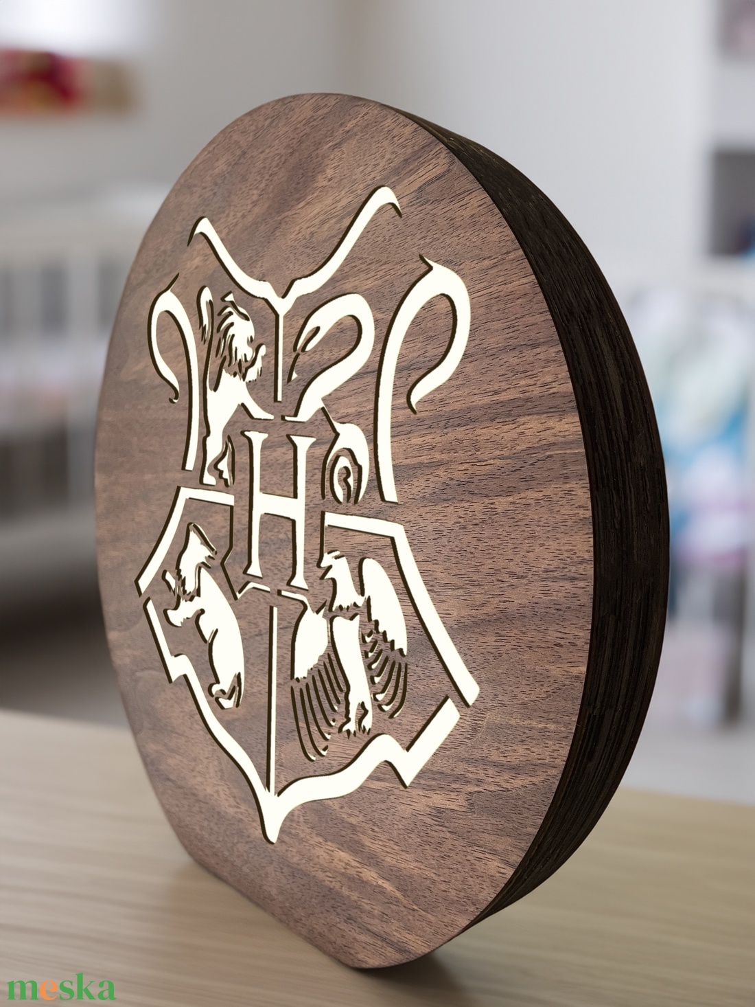 Roxfort címer - Lézervágott fa lámpa Harry Potter minta, fehér LED világítással és fényerőszabályzós kapcsolóval - otthon & életmód - lámpa - hangulatlámpa - Meska.hu Roxfort címer - Lézervágott fa lámpa Harry Potter minta, fehér LED világítással és fényerőszabályzós kapcsolóval - otthon & életmód - lámpa - hangulatlámpa - Meska.hu
