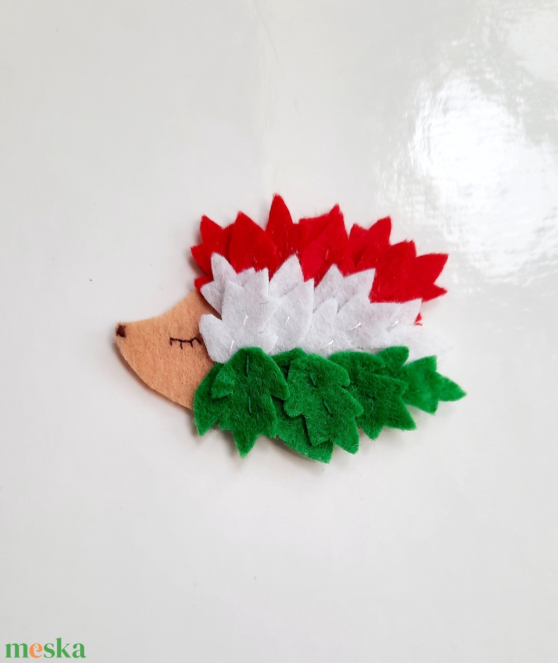 Sünis kitűző, kokárda - ékszer - kitűző és bross - ruha & cipőklipsz - Meska.hu Sünis kitűző, kokárda - ékszer - kitűző és bross - ruha & cipőklipsz - Meska.hu