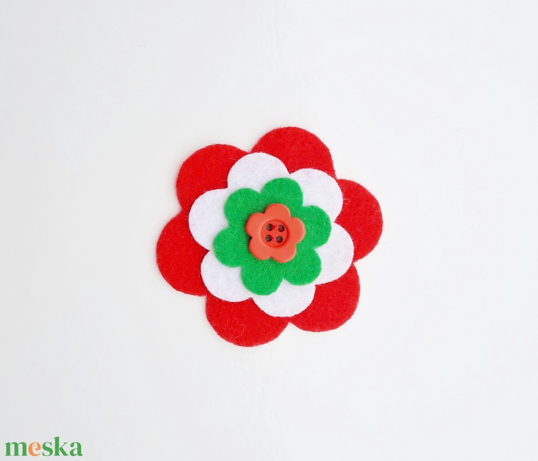 Virágos kitűző, kokárda - ékszer - kitűző és bross - ruha & cipőklipsz - Meska.hu