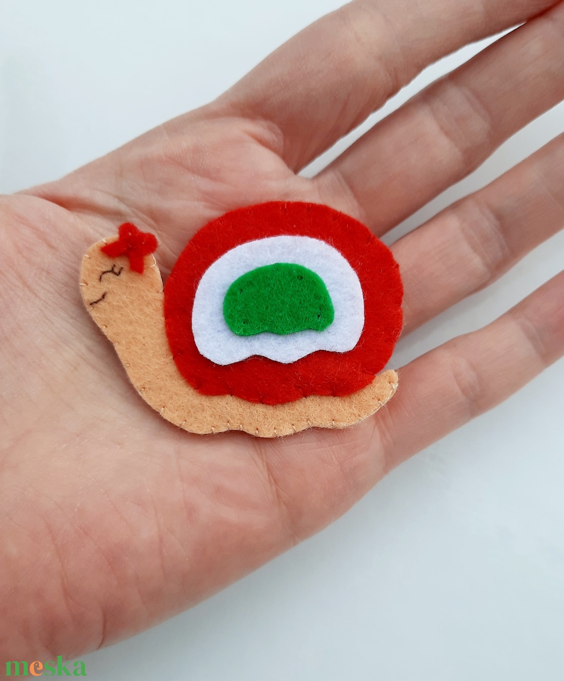 Csigalány kitűző, kokárda - ékszer - kitűző és bross - ruha & cipőklipsz - Meska.hu Csigalány kitűző, kokárda - ékszer - kitűző és bross - ruha & cipőklipsz - Meska.hu