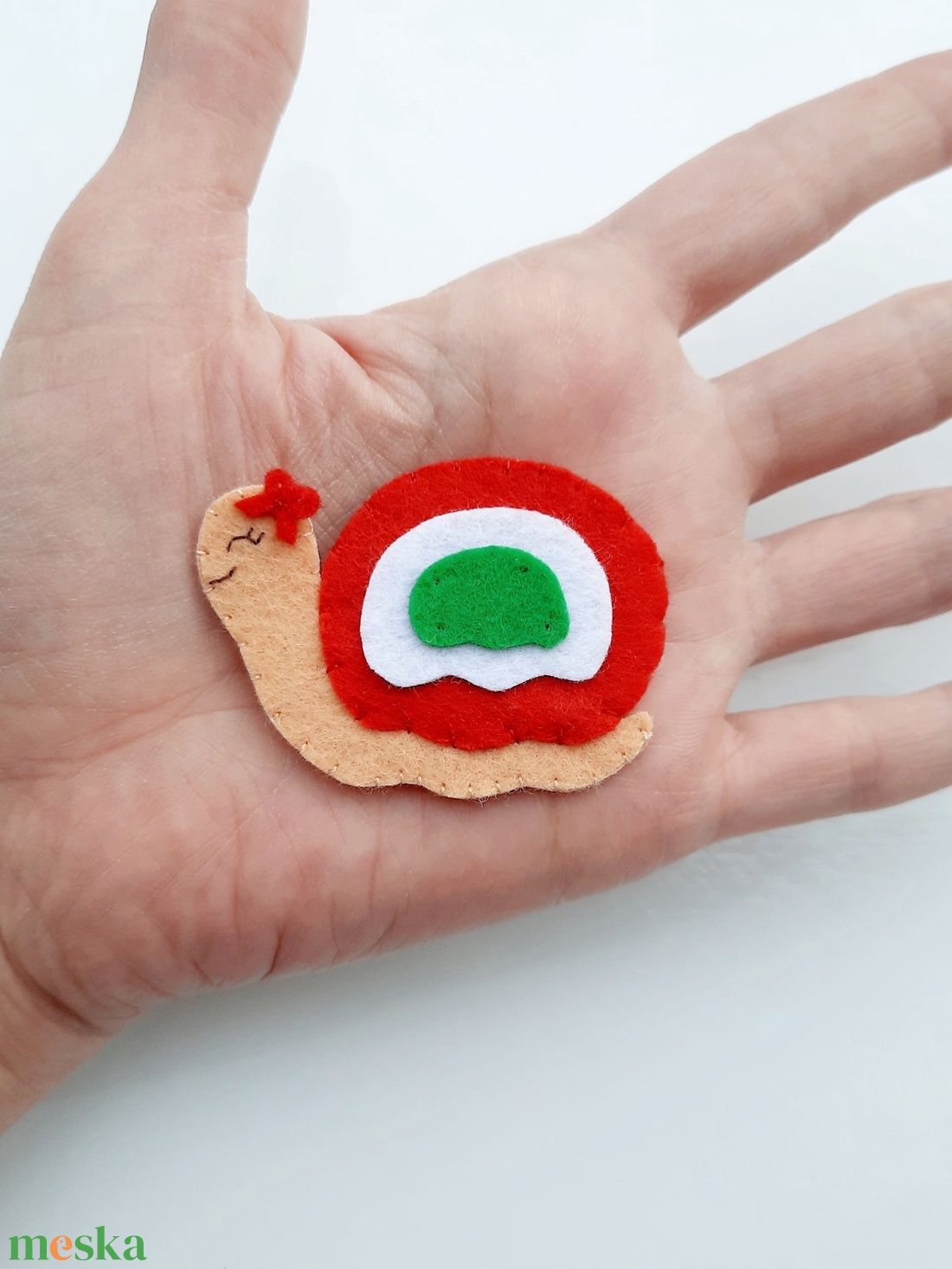 Csigalány kitűző, kokárda - ékszer - kitűző és bross - ruha & cipőklipsz - Meska.hu Csigalány kitűző, kokárda - ékszer - kitűző és bross - ruha & cipőklipsz - Meska.hu