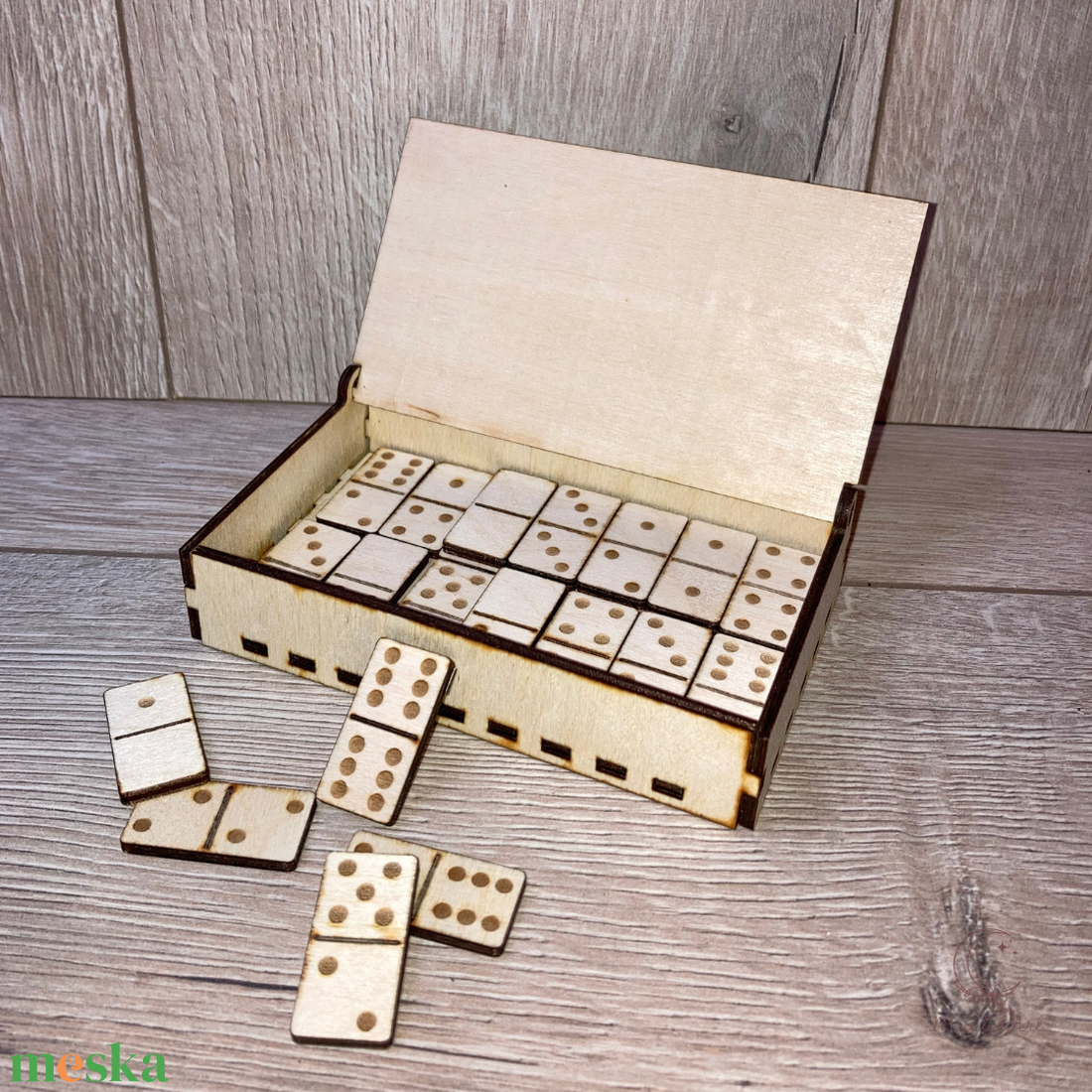 Fa domino dobozban - játék & sport - táblajáték és kártyajáték - társasjátékok - Meska.hu Fa domino dobozban - játék & sport - táblajáték és kártyajáték - társasjátékok - Meska.hu