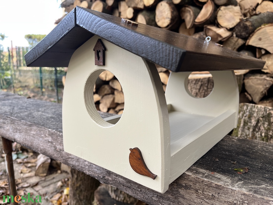 Madáretető falusi házikós / krém-dió/ - otthon & életmód - ház & kert - madáretető & itató - Meska.hu