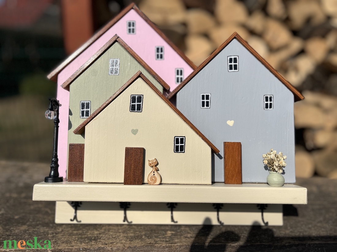 Kulcstartó négy házikóval / krém alappal: - otthon & életmód - dekoráció - fali és függő dekoráció - fali kulcstartó - Meska.hu