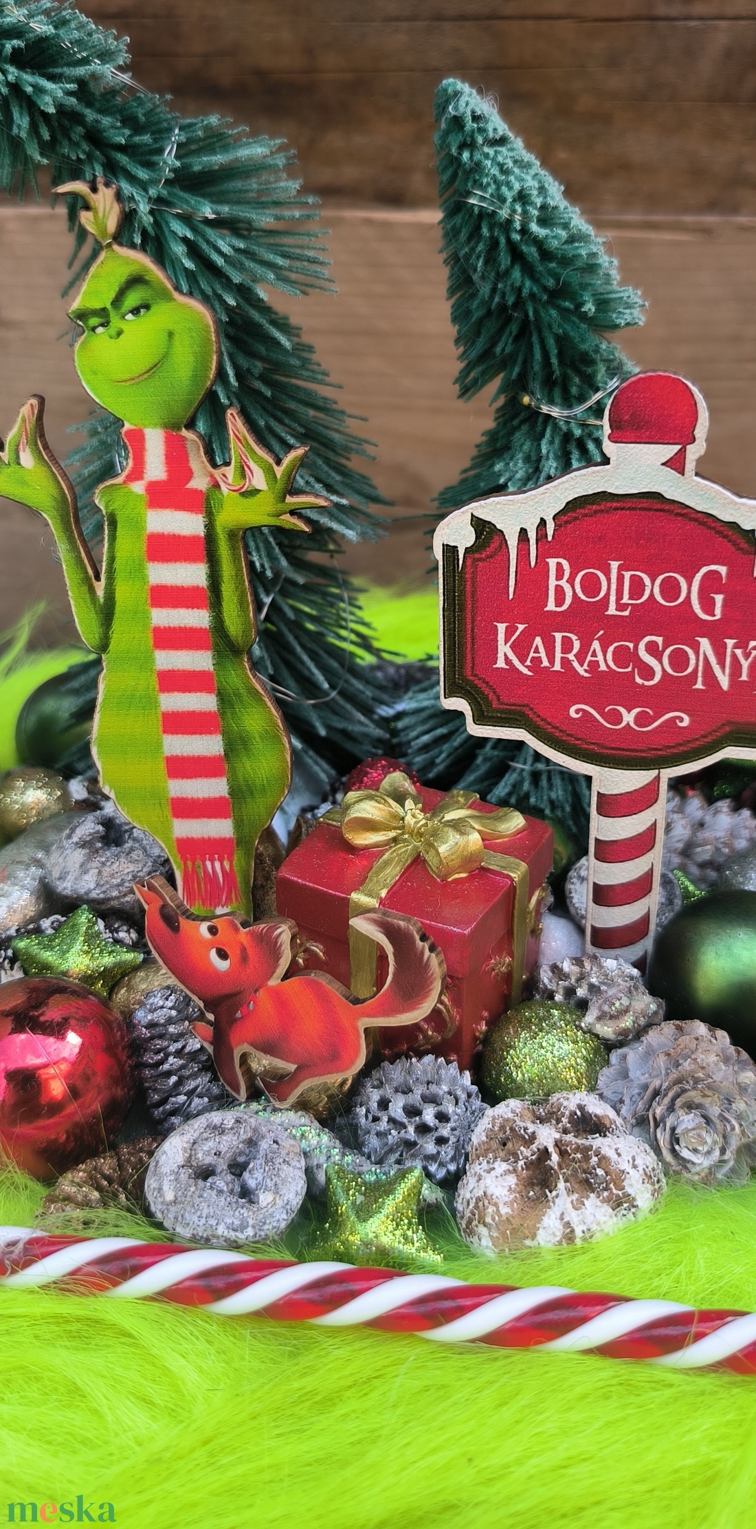 Grincs LED-es adventi koszorú, zöld alap - karácsony - adventi díszek - adventi gyertyadíszek és koszorúdíszek - Meska.hu