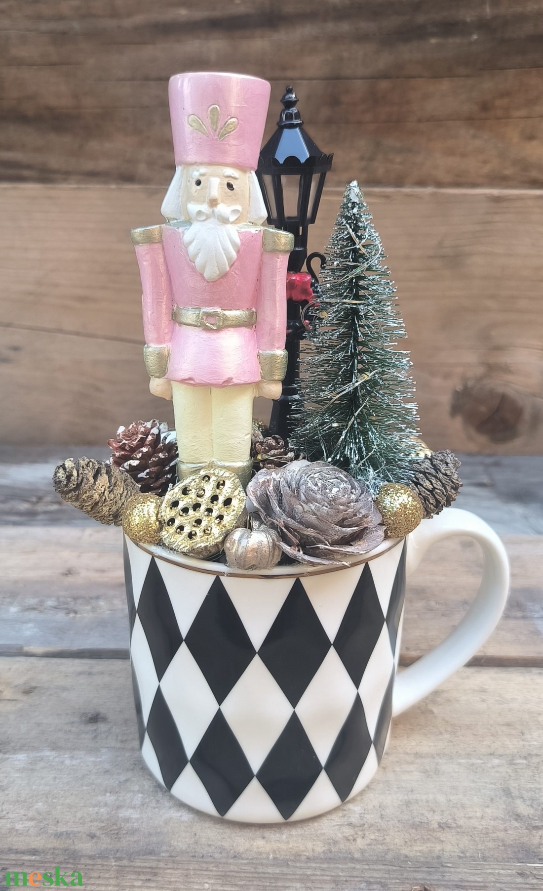 Diótörő bögrés dísz (LED-es) - rózsaszín - karácsony - adventi díszek - adventi asztaldísz - Meska.hu