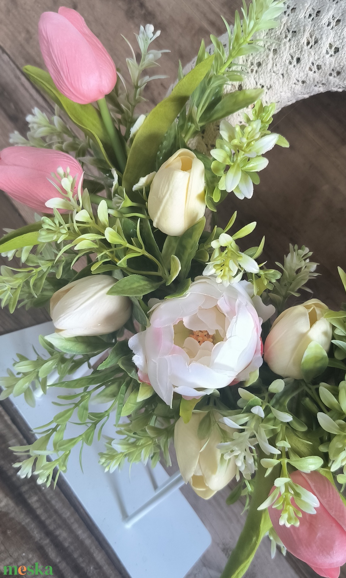  Tavaszi ajtódísz csipkével bevont szalma alapon - otthon & életmód - virágdekoráció - virágdíszek - dekor koszorúk, kopogtatók - Meska.hu