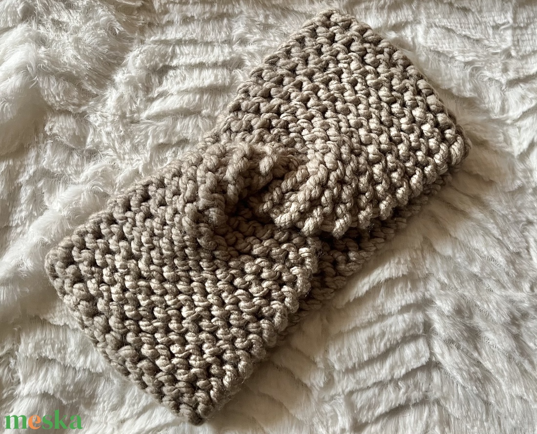 Kézzel kötött fülvédő / fülmelegítő - ruha & divat - sál, sapka, kendő - fejpánt - Meska.hu