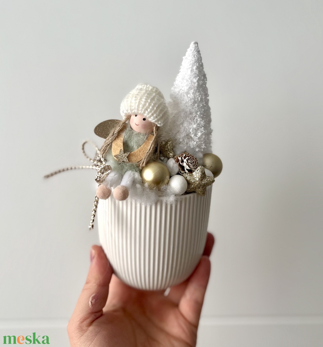 Fehér arany karácsonyi asztaldísz bögrében - karácsony - karácsonyi lakásdekoráció - ünnepi asztaldekoráció - Meska.hu