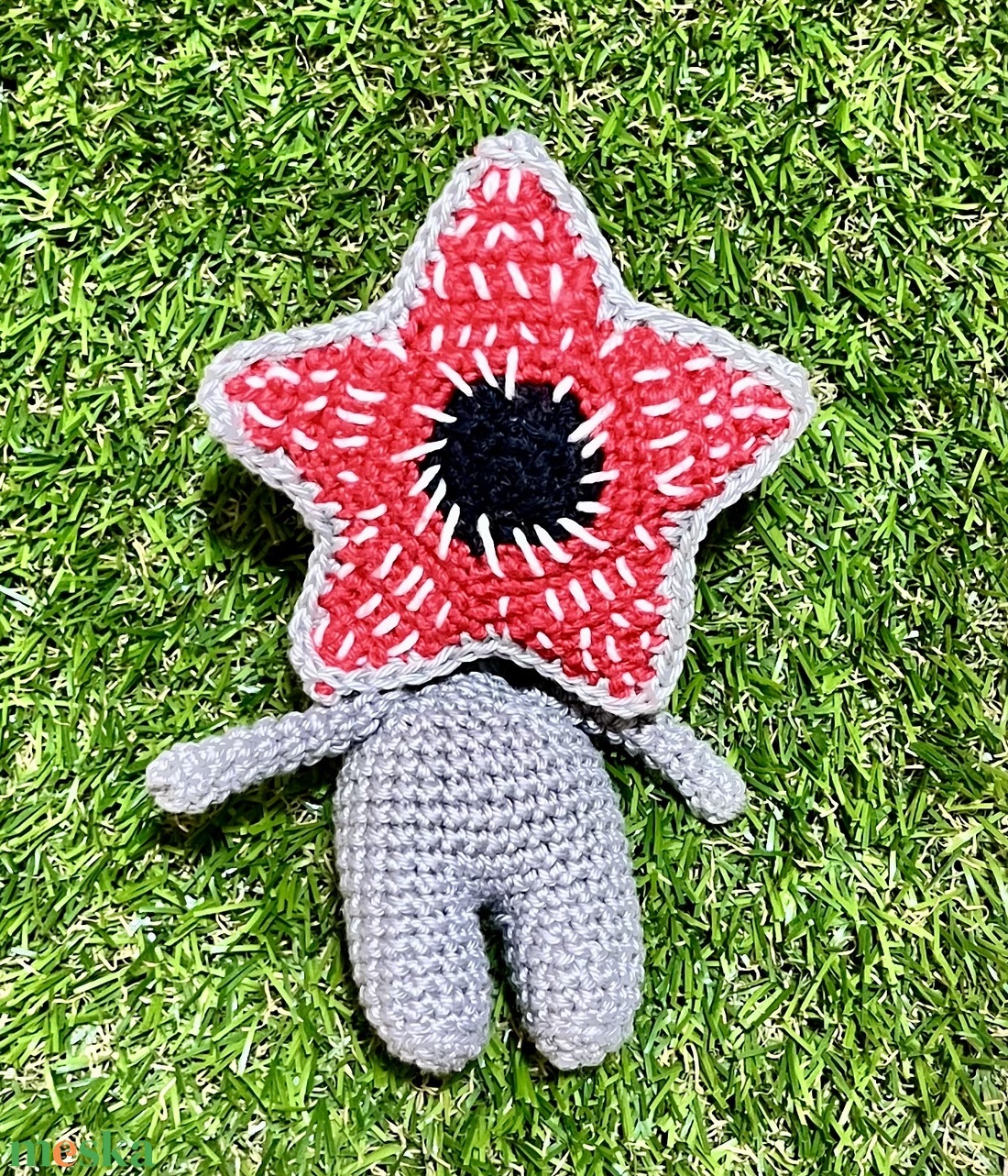 Horgolt Demogorgon táska dísz / Stranger Things - táska & tok - kulcstartó & táskadísz - táskadísz - Meska.hu