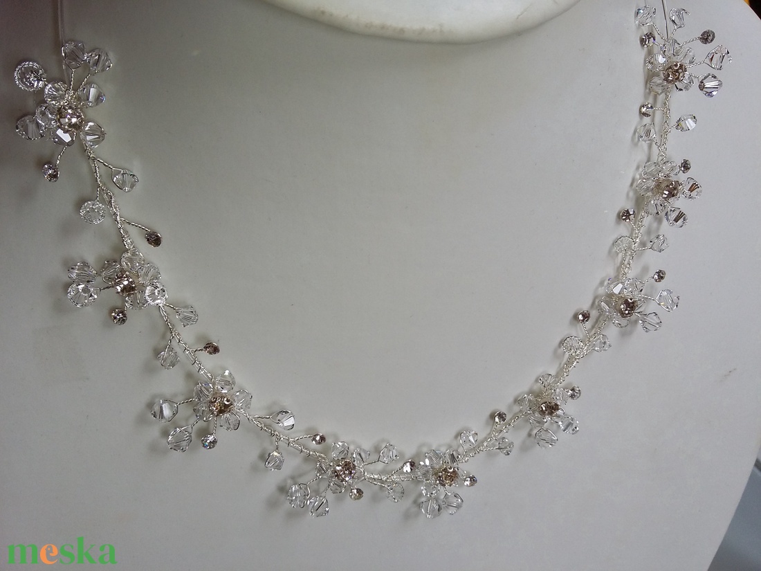 Swarovski kristályos , fűzött , víztiszta menyasszonyi lánc. - esküvő - ékszer - nyaklánc - Meska.hu Swarovski kristályos , fűzött , víztiszta menyasszonyi lánc. - esküvő - ékszer - nyaklánc - Meska.hu