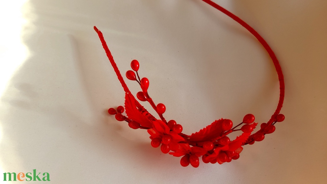 Piros  hajpántos fejdísz  - esküvő - hajdísz - kontydísz & hajdísz - Meska.hu