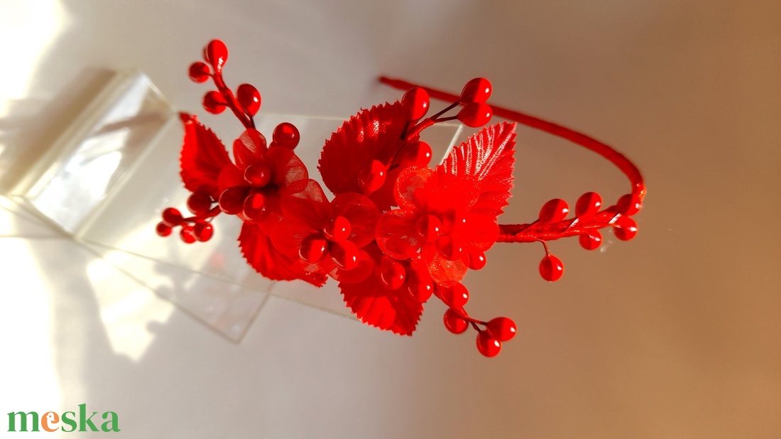 Piros  hajpántos fejdísz  - esküvő - hajdísz - kontydísz & hajdísz - Meska.hu