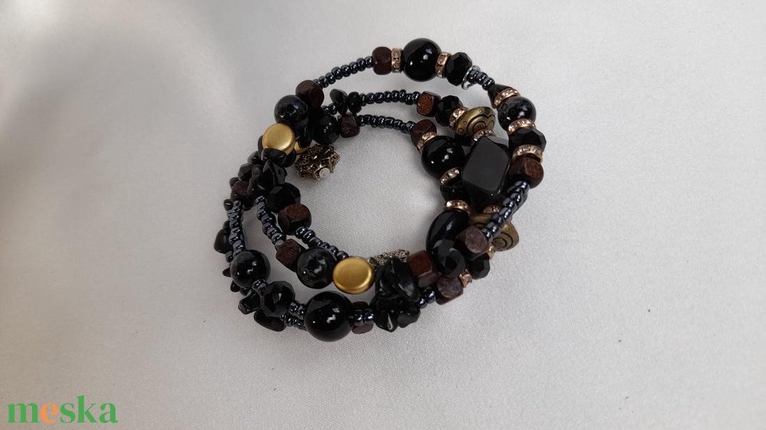  Fekete , arany karkötő - ékszer - karkötő - gyöngyös karkötő - Meska.hu