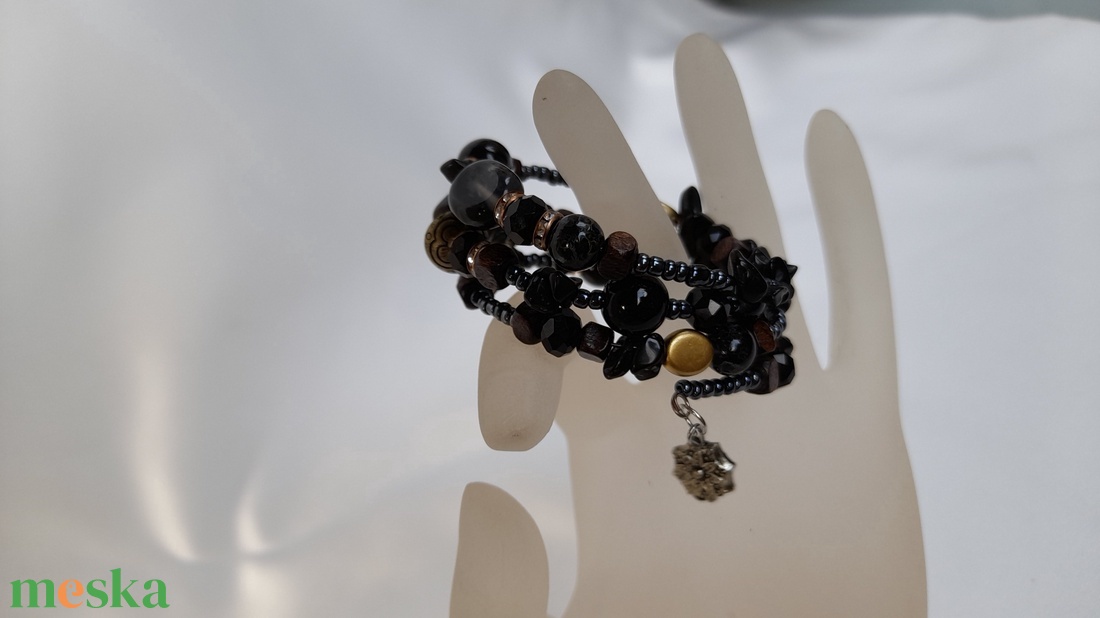  Fekete , arany karkötő - ékszer - karkötő - gyöngyös karkötő - Meska.hu