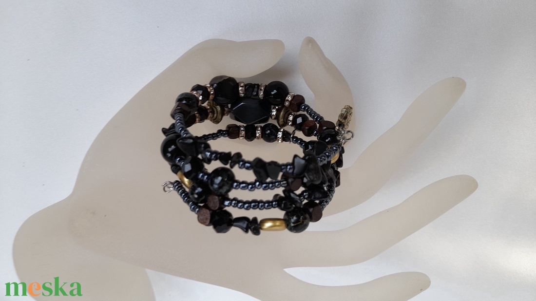  Fekete , arany karkötő - ékszer - karkötő - gyöngyös karkötő - Meska.hu