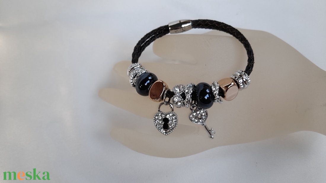  Fekete  , ezüst , arany,   karkötő - ékszer - karkötő - gyöngyös karkötő - Meska.hu