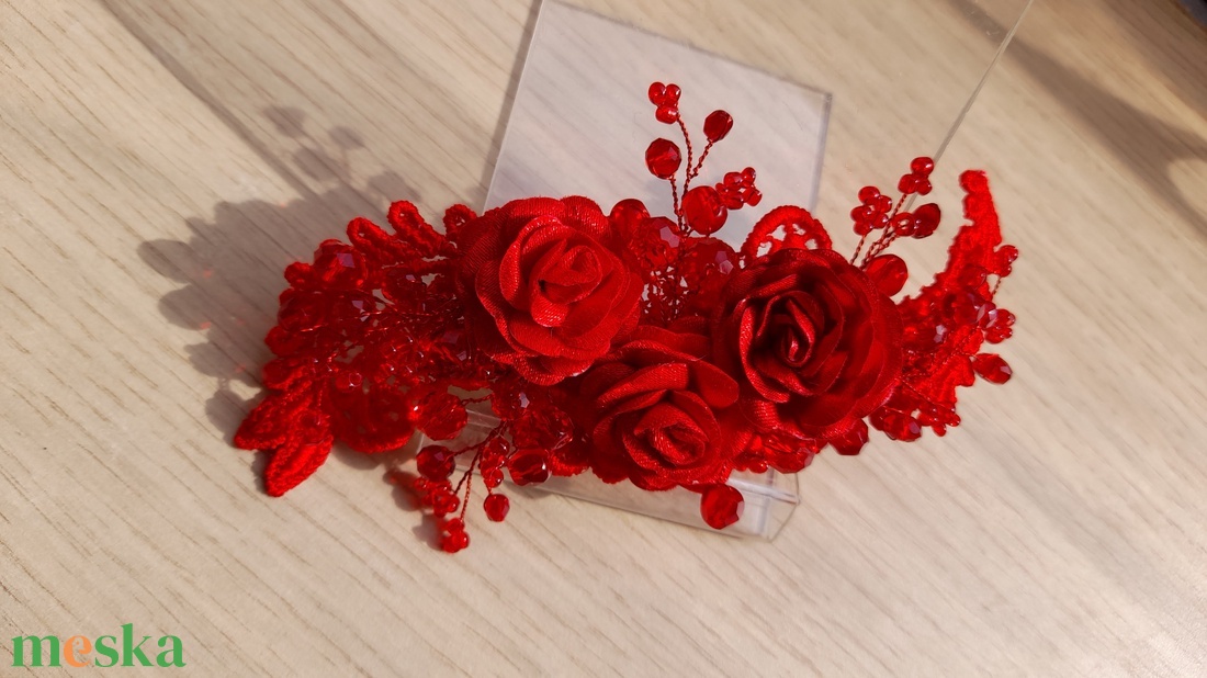 Piros fejdísz.  - esküvő - hajdísz - kontydísz & hajdísz - Meska.hu