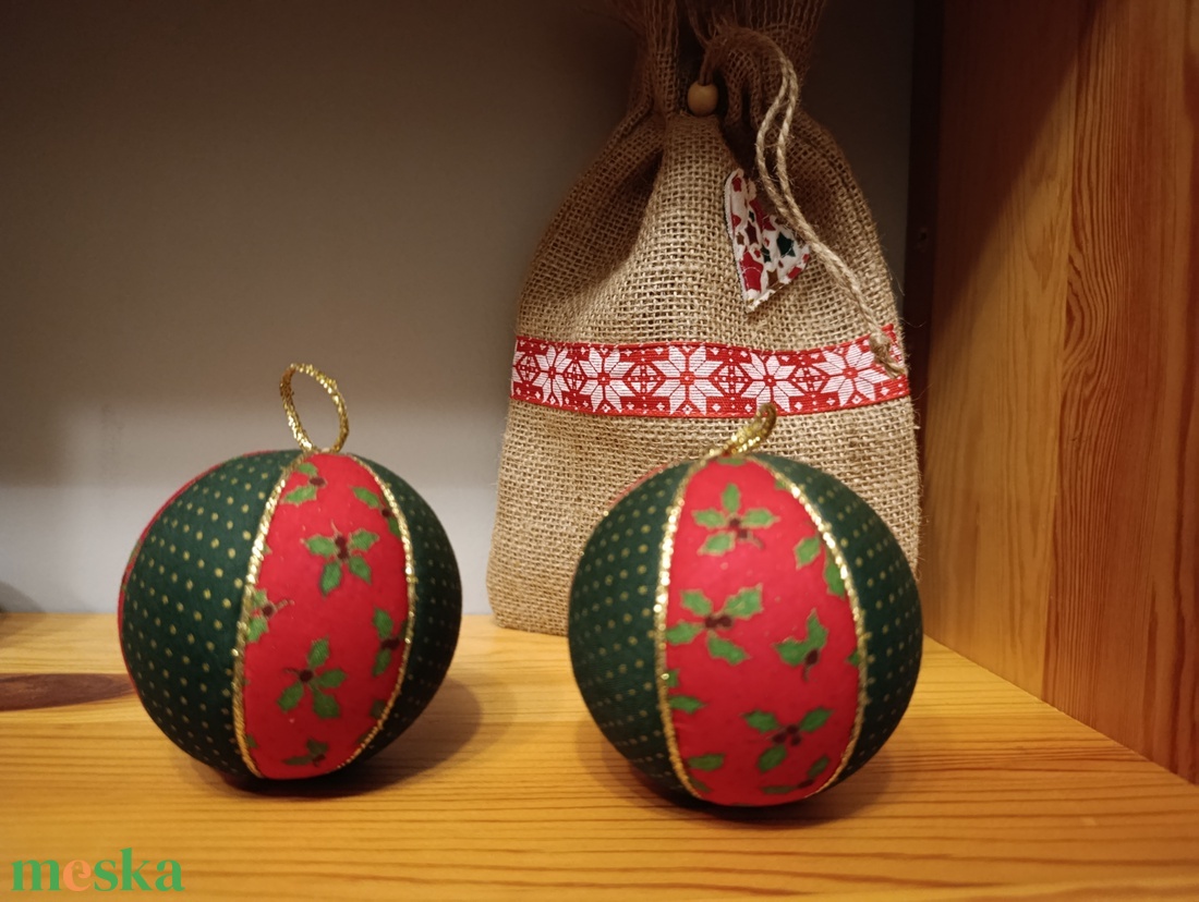 2db textil karácsonyi gömb, karácsonyi dekoráció  - karácsony - karácsonyi lakásdekoráció - karácsonyfadíszek - Meska.hu