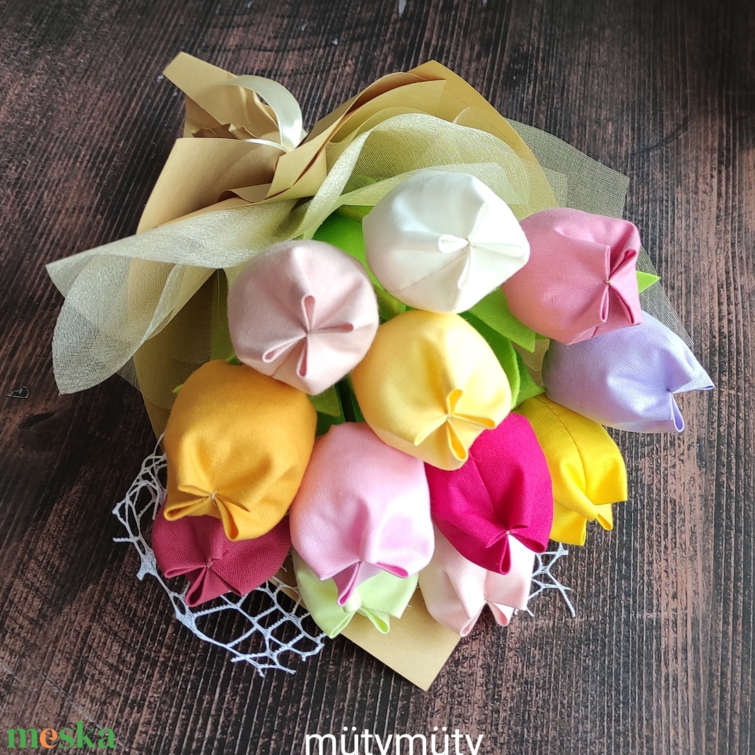 Textil tulipán csokor natúr csomagolásban kísérő kártyával 12 szál/cs, születésnap, névnap, szülinapi örökcsokor - otthon & lakás - dekoráció - virágdísz és tartó - csokor & virágdísz - Meska.hu