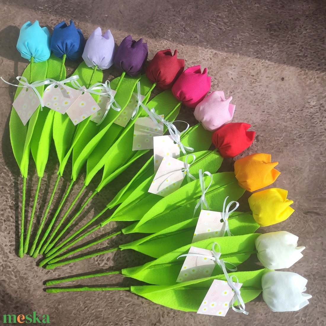 Esküvői köszönő ajándék, textil tulipán kísérő kártyával (több szín) - esküvő - emlék & ajándék - köszönőajándék - Meska.hu Esküvői köszönő ajándék, textil tulipán kísérő kártyával (több szín) - esküvő - emlék & ajándék - köszönőajándék - Meska.hu