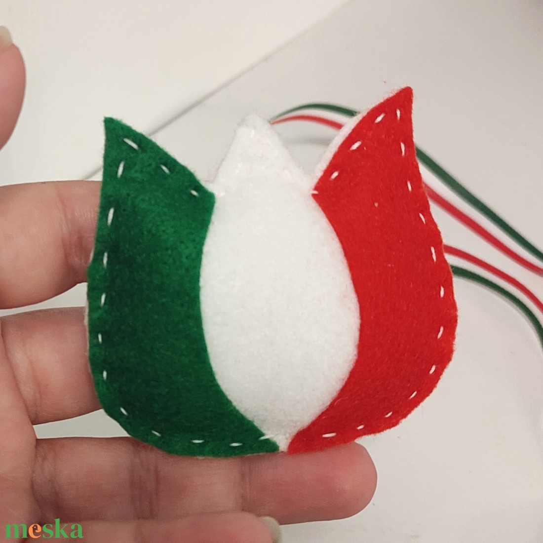 Nemziti szín tulipán kitűző, kokárda - ékszer - kitűző és bross - kitűző - Meska.hu Nemziti szín tulipán kitűző, kokárda - ékszer - kitűző és bross - kitűző - Meska.hu