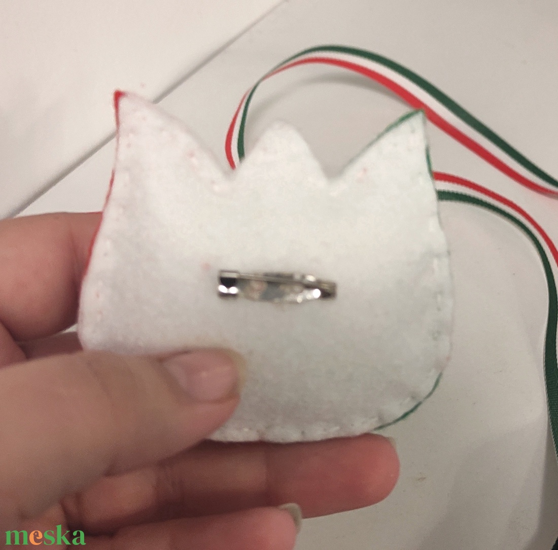 Nemziti szín tulipán kitűző, kokárda - ékszer - kitűző és bross - kitűző - Meska.hu Nemziti szín tulipán kitűző, kokárda - ékszer - kitűző és bross - kitűző - Meska.hu