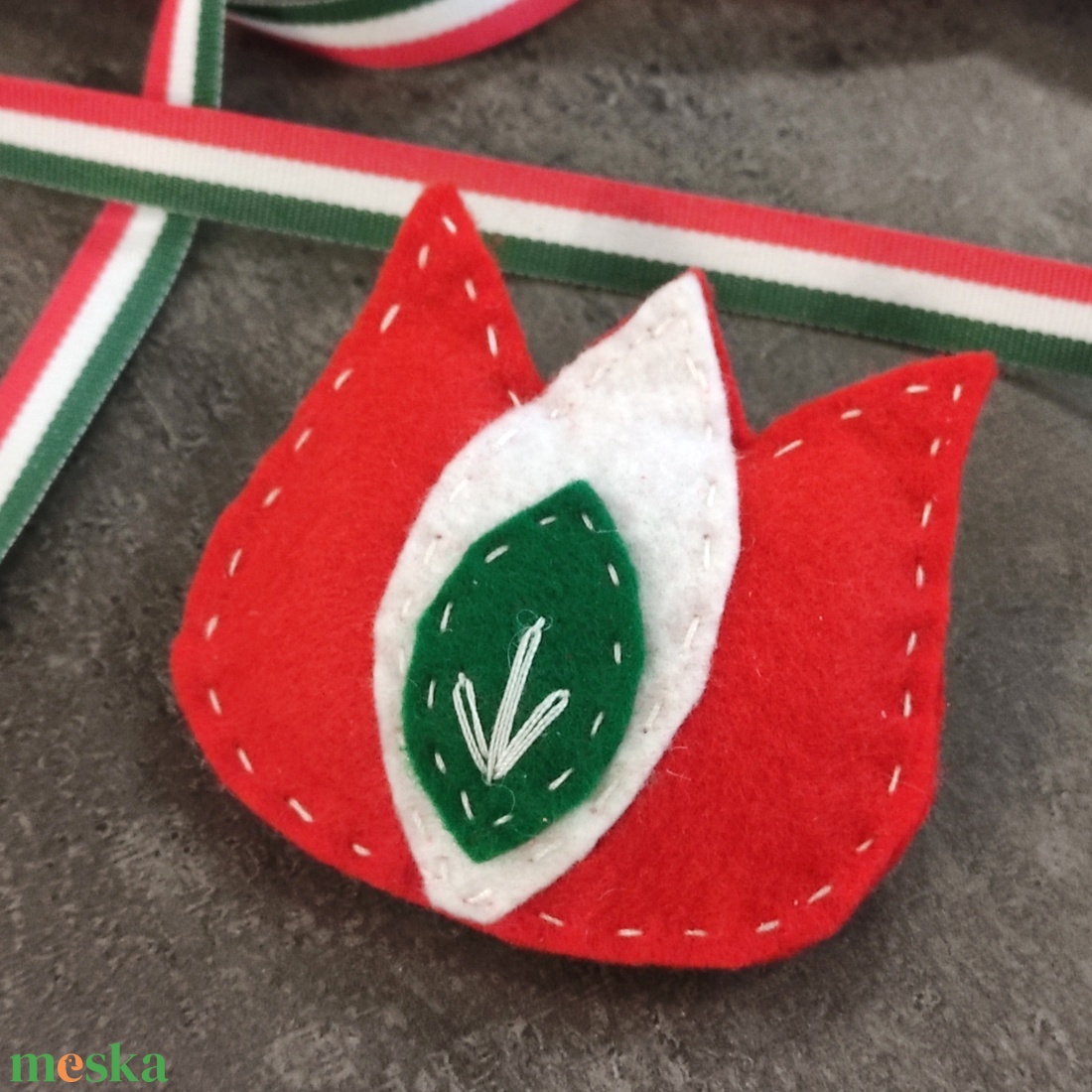 Nemziti szín tulipán kitűző, kokárda - ékszer - kitűző és bross - kitűző - Meska.hu Nemziti szín tulipán kitűző, kokárda - ékszer - kitűző és bross - kitűző - Meska.hu