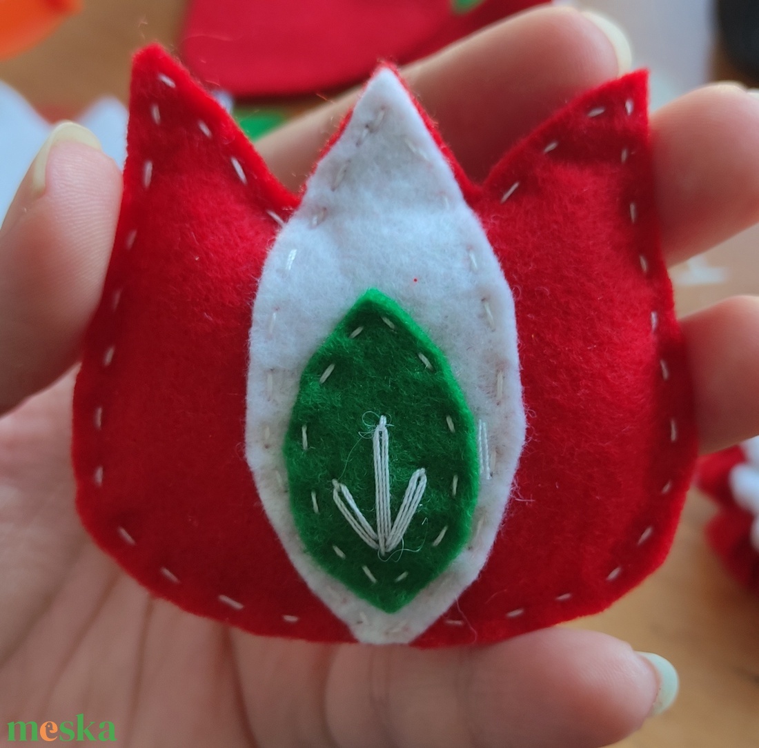 Nemziti szín tulipán kitűző, kokárda - ékszer - kitűző és bross - kitűző - Meska.hu Nemziti szín tulipán kitűző, kokárda - ékszer - kitűző és bross - kitűző - Meska.hu