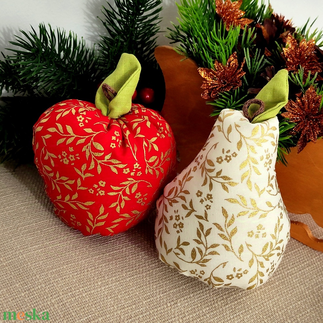 Karácsonyi alma és körte textil dekoráció, arany indás - karácsony - karácsonyi lakásdekoráció - karácsonyi lakásdíszek - Meska.hu