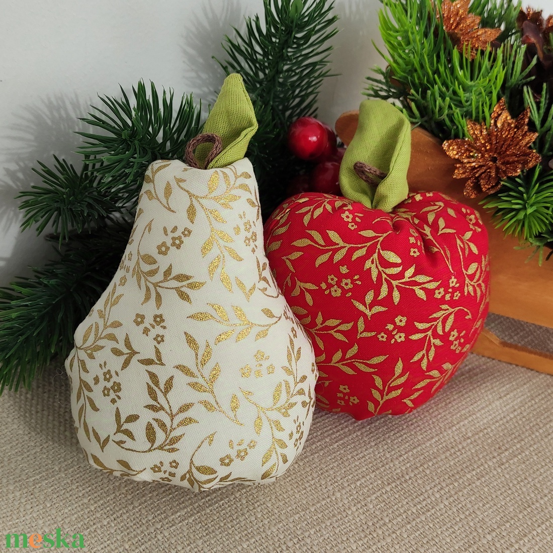 Karácsonyi alma és körte textil dekoráció, arany indás - karácsony - karácsonyi lakásdekoráció - karácsonyi lakásdíszek - Meska.hu