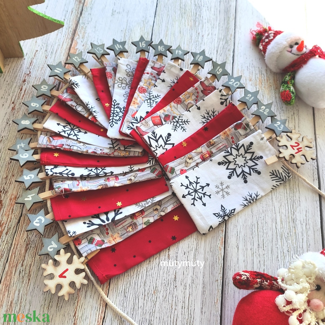 Adventi naptár, piros-szürke-fehér színek, többféle - karácsony - adventi díszek - adventi naptár - Meska.hu